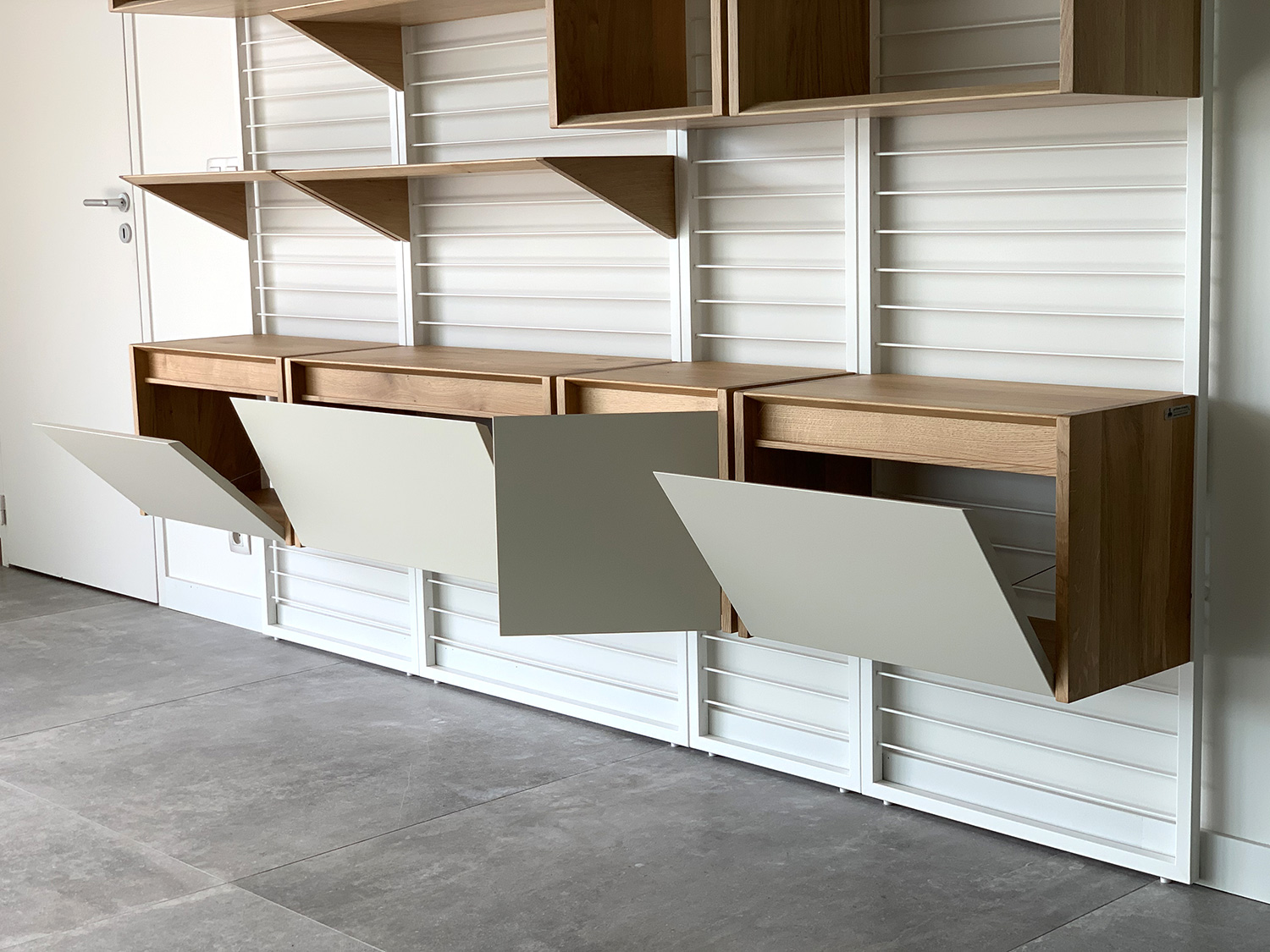 Comment choisir une bibliothèque murale sur mesure adaptée à votre intérieur ?