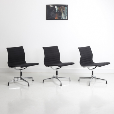 Chaises Eames Aluminium group vitra modèle EA 104 sans accoudoirs