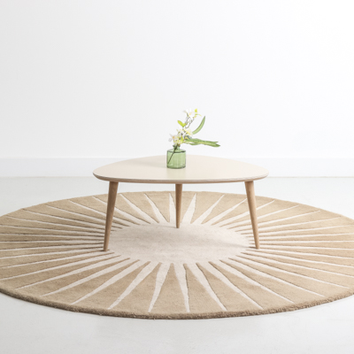 Table basse beige et chêne