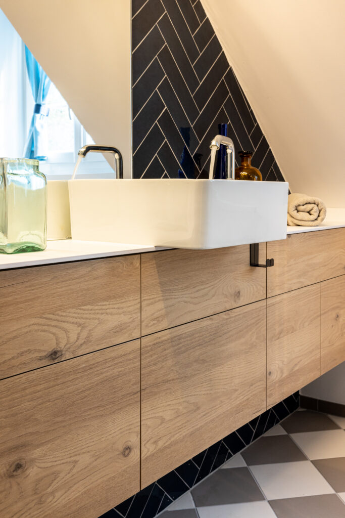 meuble salle de bain encastré sous pente