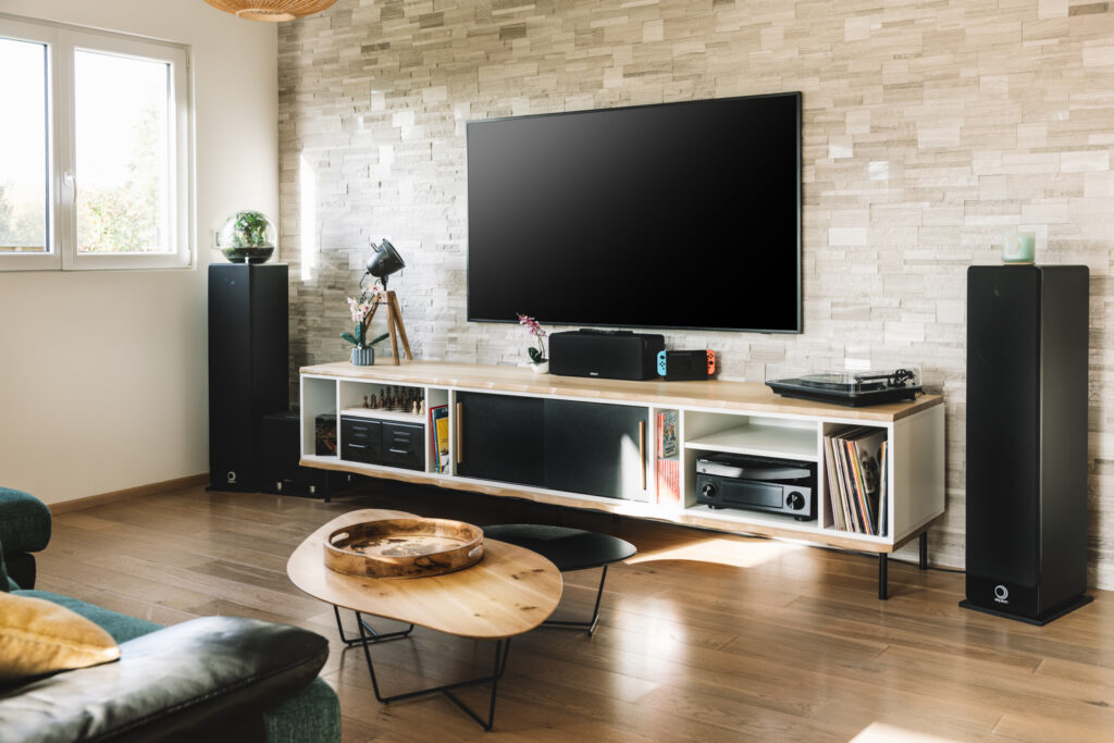 Meuble TV moderne en bois et métal style industriel